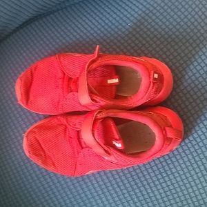 Boys size 3c tennis shoes